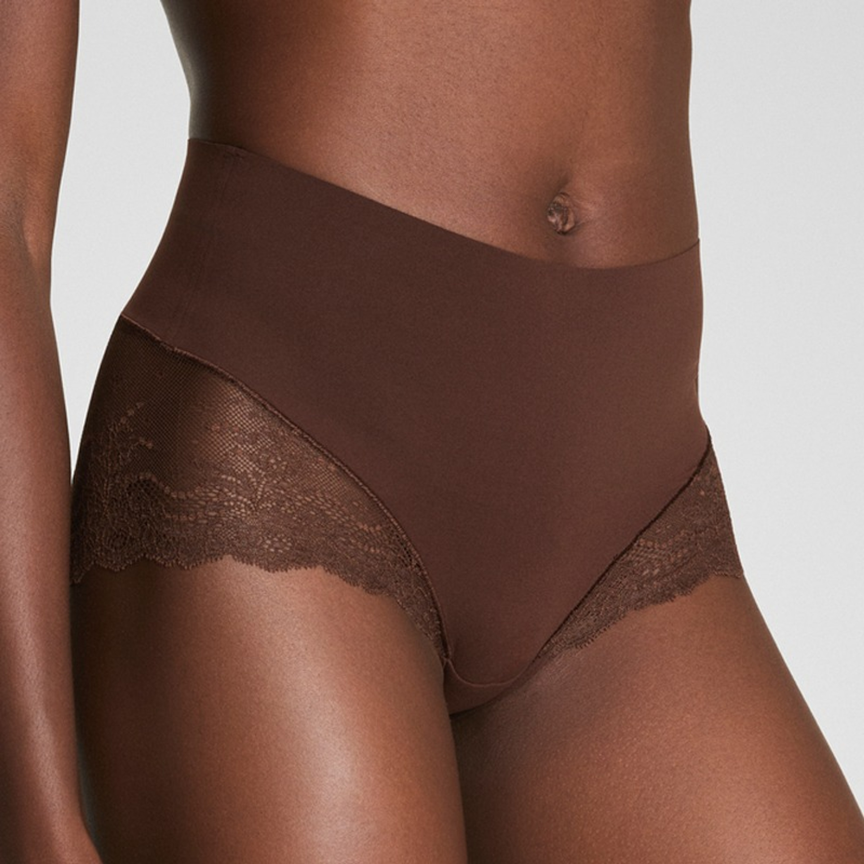 SPANXsupersmooth Undie-tectable Shape Lace Short