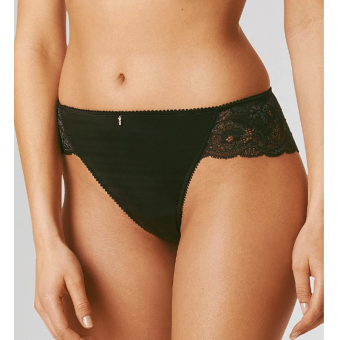 Leticia String